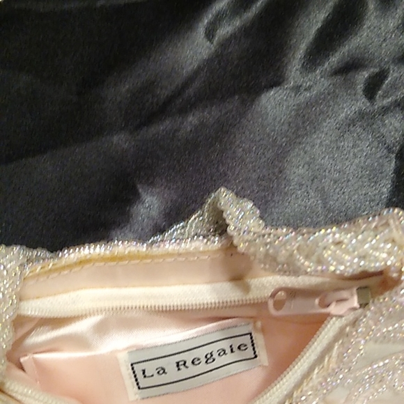 PALE PINK BEADED AND SEQUIN PURSE***HOST PICK ***05/31 - Picture 2 of 5